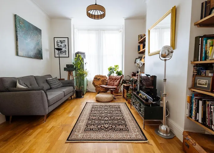 Unique Private Apartment W/ Easy Access To Central London